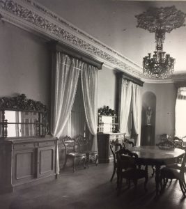 Historisk bild av Billdals Gårds interiör.